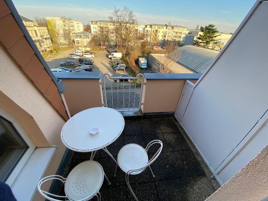 Schoene 2-Raumwohnung In Dresda Esterno foto