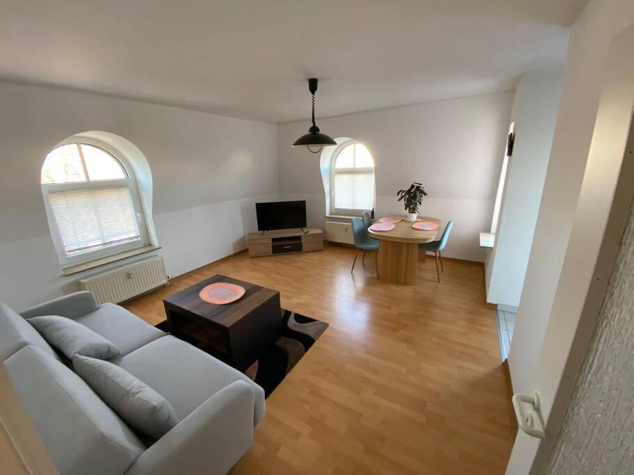 Schoene 2-Raumwohnung In Dresda Esterno foto